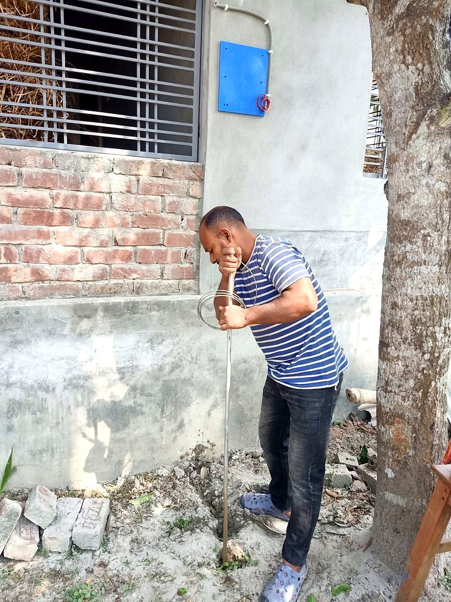 জাহাঙ্গীর কবির কাজ করছেন – আর্থিং কাজ